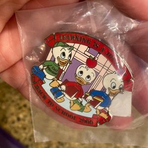 Disney Pin Back to school 2009